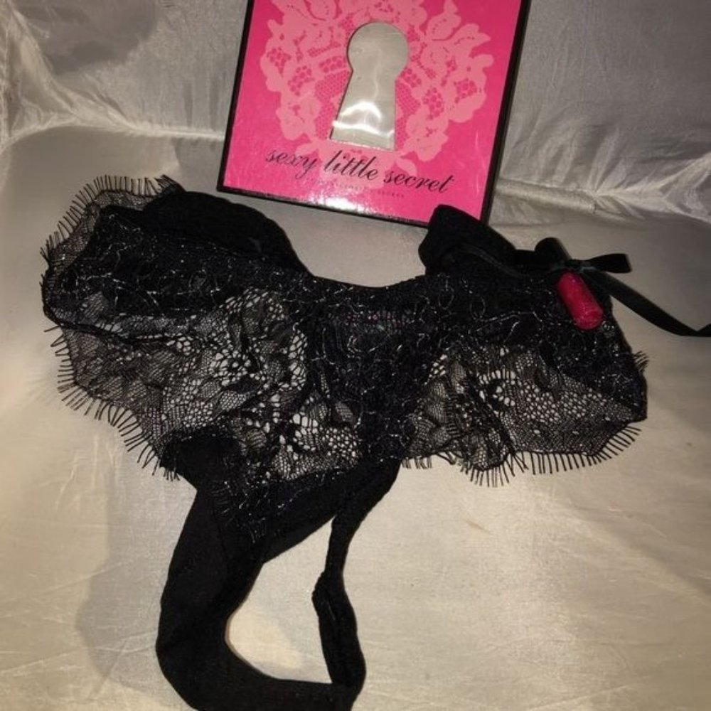 Victoria’s Secret M L SLT Black Lace thong Panty + Lip Gloss Set NEW